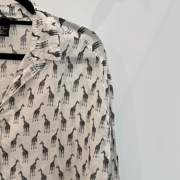 H&M giraffe button down - Picture 2 of 3